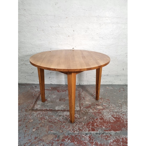 1007 - A modern solid oak circular dining table - approx. 77cm high x 109cm diameter