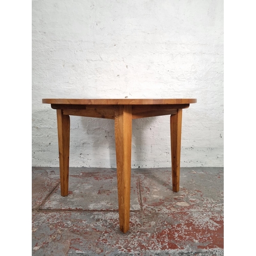 1007 - A modern solid oak circular dining table - approx. 77cm high x 109cm diameter