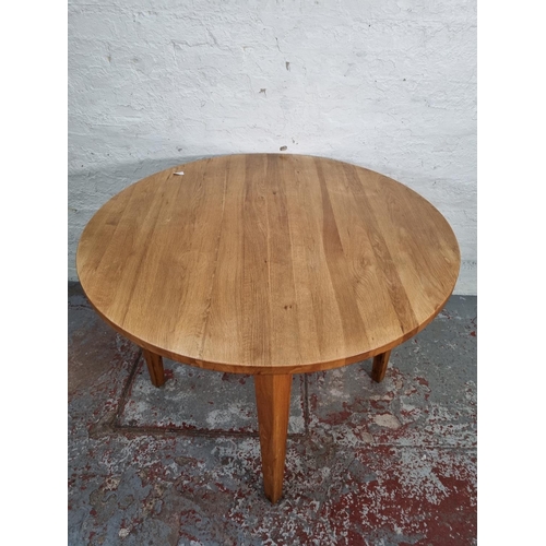 1007 - A modern solid oak circular dining table - approx. 77cm high x 109cm diameter