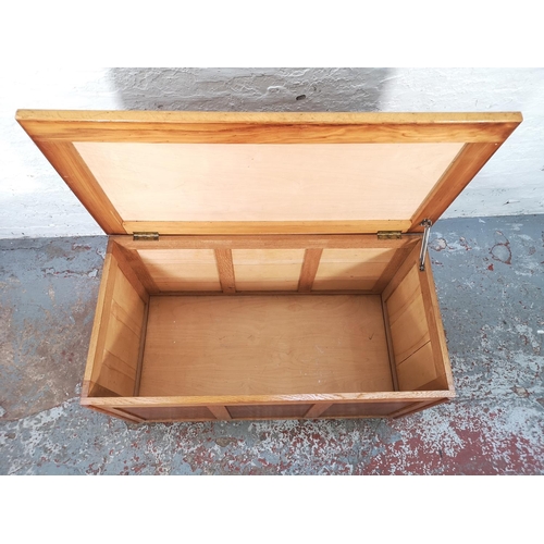 1015 - A mid 20th century oak blanket box - approx. 59.5cm high x 102cm wide x 53cm deep