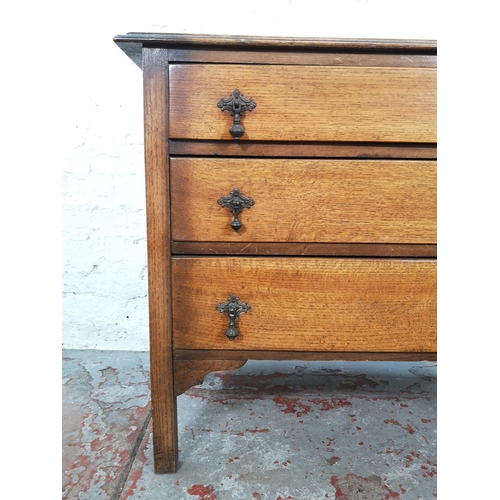 1023 - A 1930s oak chest of three drawers - approx. 86cm high x 88cm wide x 41cm deep