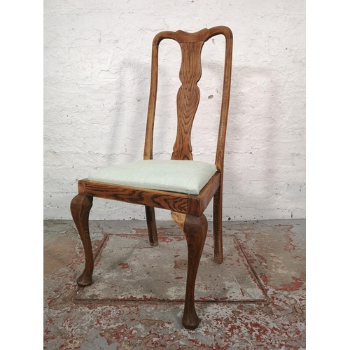 1069 - A set of four Queen Anne style oak dining chairs