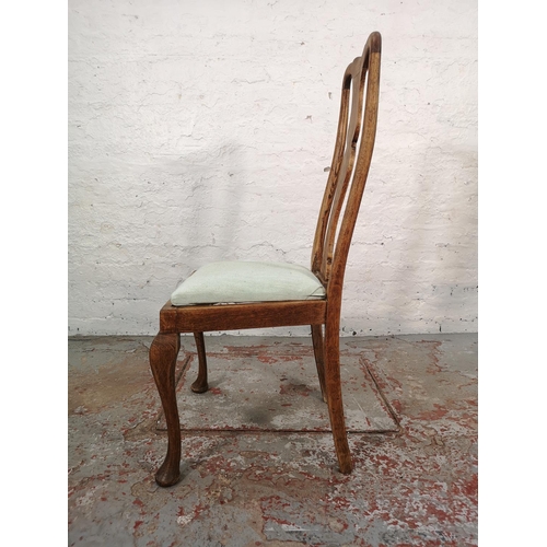 1069 - A set of four Queen Anne style oak dining chairs