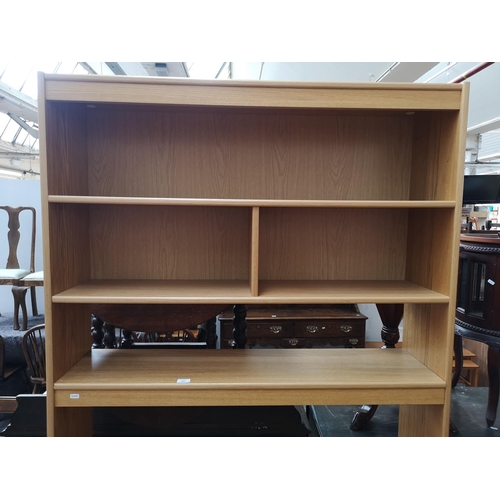 1087 - A modern oak effect media unit - approx. 214cm high x 120cm wide x 51cm deep