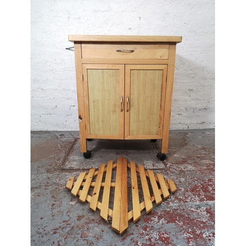 1120 - A modern beech kitchen trolley/butcher's block with two lower cupboard doors and single drawer - app... 