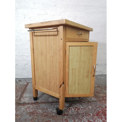 1120 - A modern beech kitchen trolley/butcher's block with two lower cupboard doors and single drawer - app... 