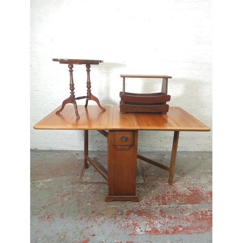 1133 - Three pieces of furniture, early/mid 20th century oak drop leaf gate leg dining table with two drawe... 