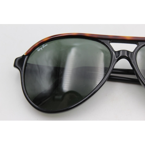 733 - A pair of vintage Bausch & Lomb Ray-Ban black framed Aviator style sunglasses