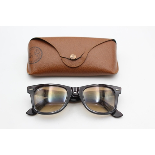 734 - A cased pair of classic Ray-Ban Wayfarer black framed sunglasses