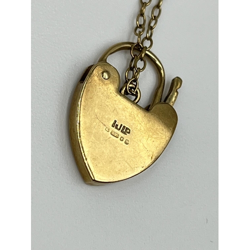 2326 - A hallmarked 9ct gold bracelet with 9ct gold heart shaped padlock clasp - approx. gross weight 4.27 ... 