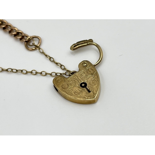 2326 - A hallmarked 9ct gold bracelet with 9ct gold heart shaped padlock clasp - approx. gross weight 4.27 ... 