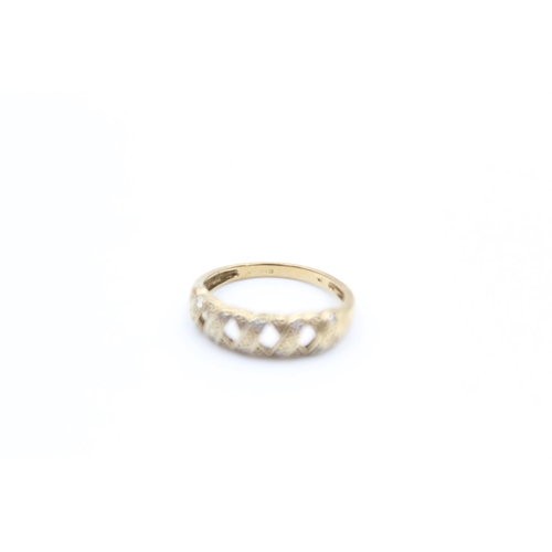 2351 - A 9ct gold diamond lattice ring, size Q - approx. gross weight 1.9 grams