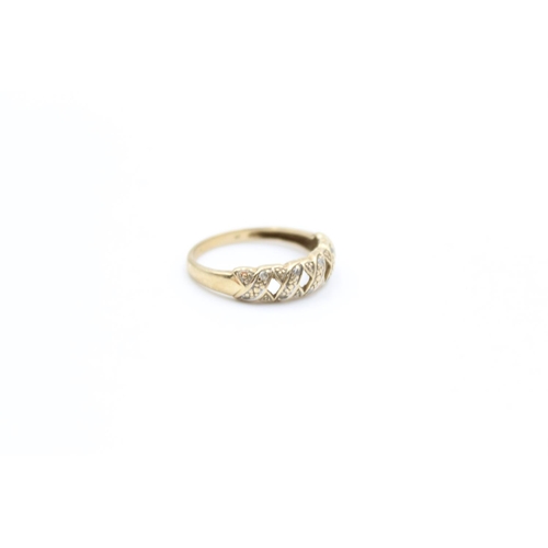 2351 - A 9ct gold diamond lattice ring, size Q - approx. gross weight 1.9 grams