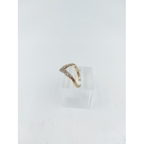 2349 - A 9ct gold diamond chevron ring - approx. gross weight 2.1 grams