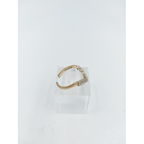 2349 - A 9ct gold diamond chevron ring - approx. gross weight 2.1 grams