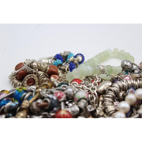 2381 - Forty retro fashion charm bracelets