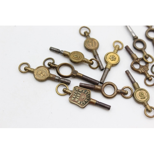 2465 - Twelve vintage assorted fob/pocket watch winding keys