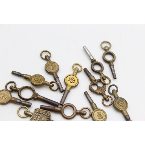 2465 - Twelve vintage assorted fob/pocket watch winding keys