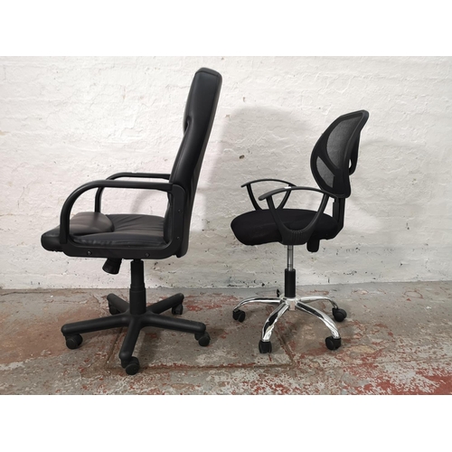 1072F - Two modern black office swivel desk chairs