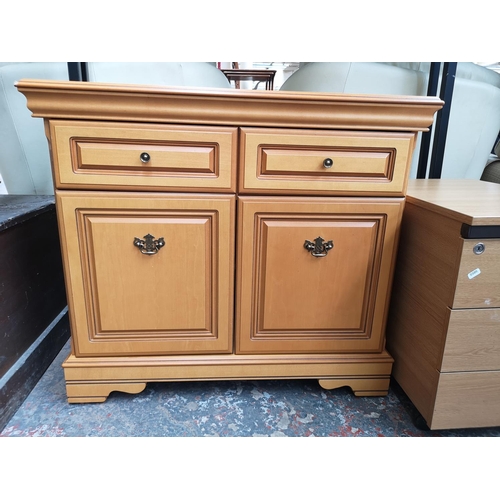 1157 - Two pieces of modern furniture, one oak effect three drawer office filing cabinet - approx. 56cm hig... 