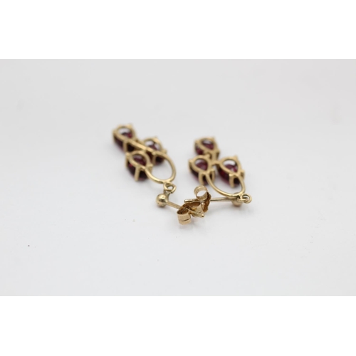 2165 - A pair of 9ct gold garnet drop earrings - approx. gross weight 2.1 grams