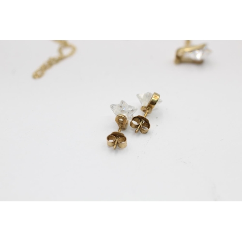 2170 - A 9ct gold clear gemstone star pendant necklace and stud earrings set - approx. gross weight 2.9 gra... 