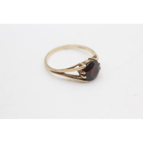 2174 - A hallmarked London 9ct gold garnet solitaire ring, size L - approx. gross weight 1.5 grams