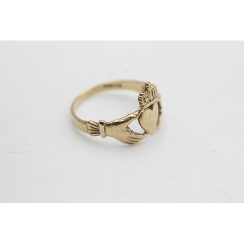 2175 - A hallmarked London 9ct gold claddagh ring, size N½ - approx. gross weight 2 grams