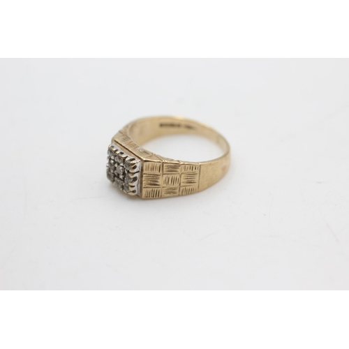 2183 - A 9ct gold clear gemstone pave setting signet style ring, size N½ - approx. gross weight 4 grams