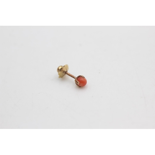 2191 - A pair of 9ct gold coral stud earrings - approx. gross weight 0.5 grams