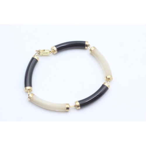 2193 - A 14ct gold framed onyx and mother of pearl panel bracelet - approx. gross weight 7.3 grams