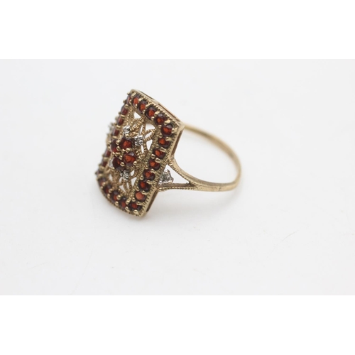 2194 - A 9ct gold garnet and diamond cutwork ring, size U½ - approx. gross weight 3 grams