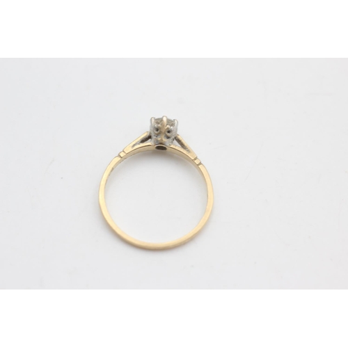 2212 - A 9ct gold clear gemstone solitaire ring, size R - approx. gross weight 2 grams