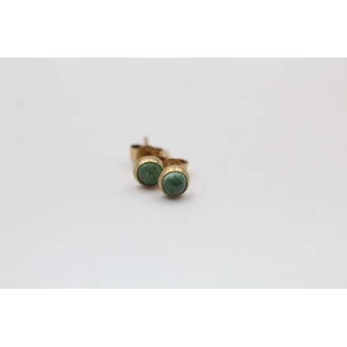 2219 - Three pairs of 9ct gold and gemstone stud earrings, one emerald, one sapphire and one garnet - appro... 