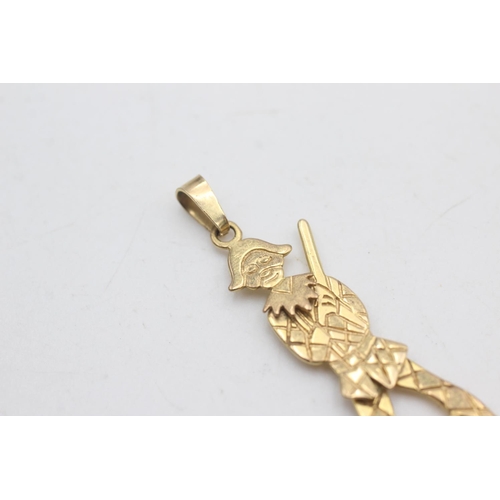 2231 - A 9ct gold articulated pulcinella character pendant - approx. gross weight 1.8 grams