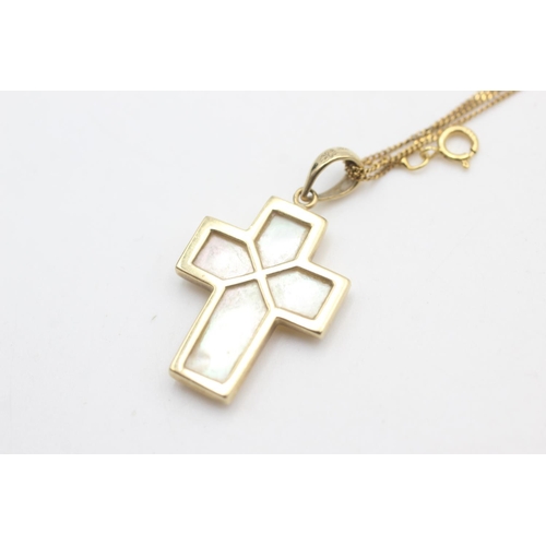 2237 - A 9ct gold mother of pearl cross pendant on chain - approx. gross weight 3.2 grams