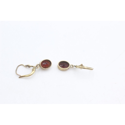 2249 - A pair of 9ct gold garnet drop earrings - approx. gross weight 2 grams