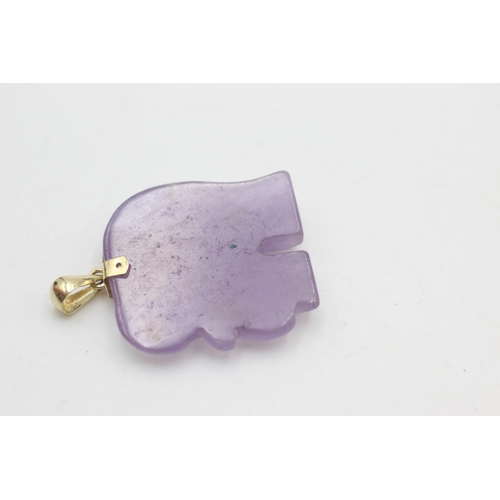 2251 - A 14ct gold lavender jade carved elephant pendant - approx. gross weight 5.7 grams