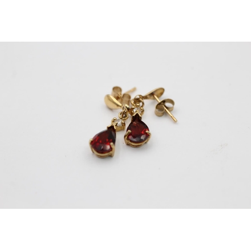 2254 - Two pairs of 9ct gold garnet drop earrings - approx. gross weight 3.1 grams