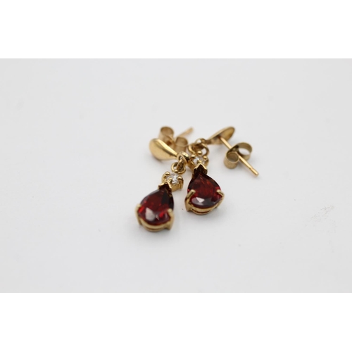 2254 - Two pairs of 9ct gold garnet drop earrings - approx. gross weight 3.1 grams