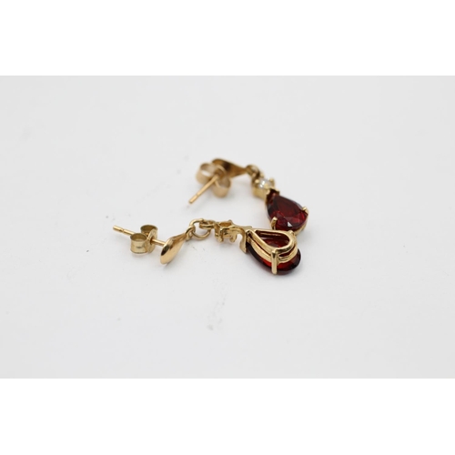 2254 - Two pairs of 9ct gold garnet drop earrings - approx. gross weight 3.1 grams