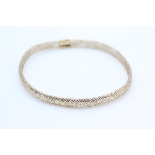 2260 - A 9ct gold mesh style bracelet - approx. gross weight 1.2 grams