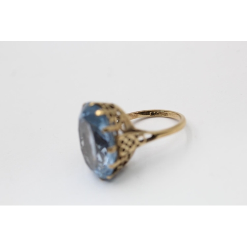 2264 - A 9ct gold synthetic spinel dress ring, size L - approx. gross weight 7.7 grams