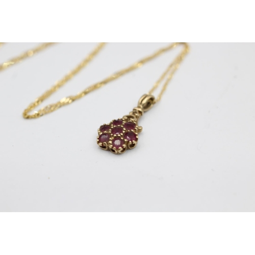 2269 - A 9ct gold ruby floral set pendant on chain - approx. gross weight 1.4 grams