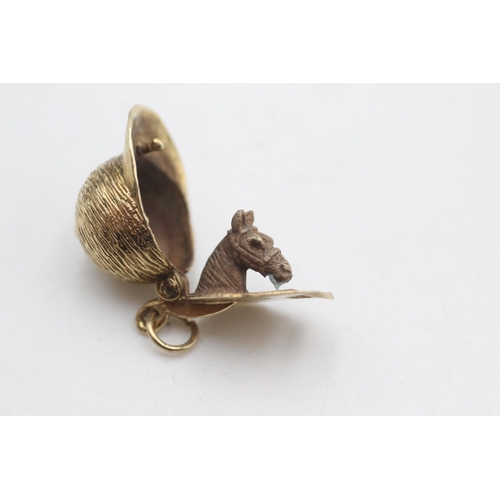 2278 - A hallmarked London 9ct gold jockey cap opening charm with horse head inside - approx. gross weight ... 