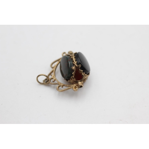 2287 - A 9ct gold carnelian, onyx and bloodstone spinner fob pendant - approx. gross weight 2.3 grams