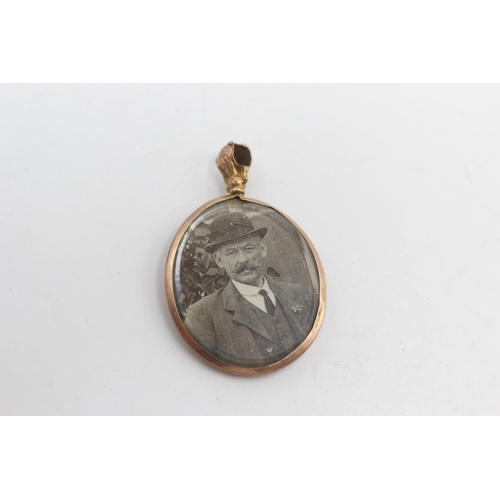 2291 - An antique 9ct gold framed double sided photo locket - approx. gross weight 6.2 grams