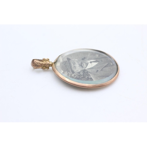 2291 - An antique 9ct gold framed double sided photo locket - approx. gross weight 6.2 grams