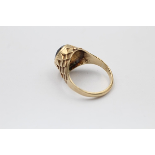 2304 - A hallmarked Birmingham 9ct gold smoky quartz checker textured ring, size O½ - approx. gross weight ... 