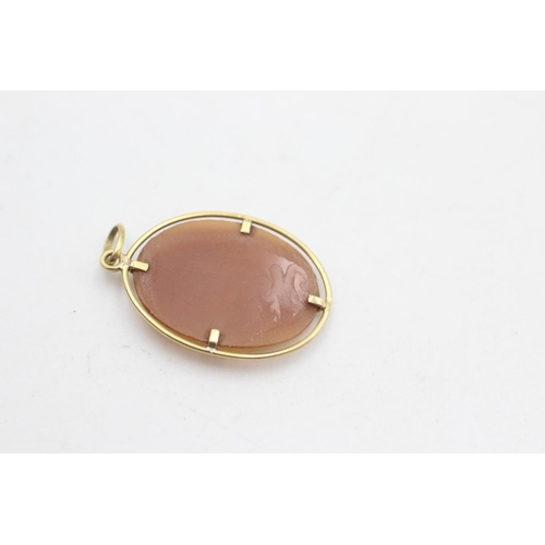 2315 - A 15ct gold framed shell cameo pendant with a female portrait - approx. gross weight 1.6 grams